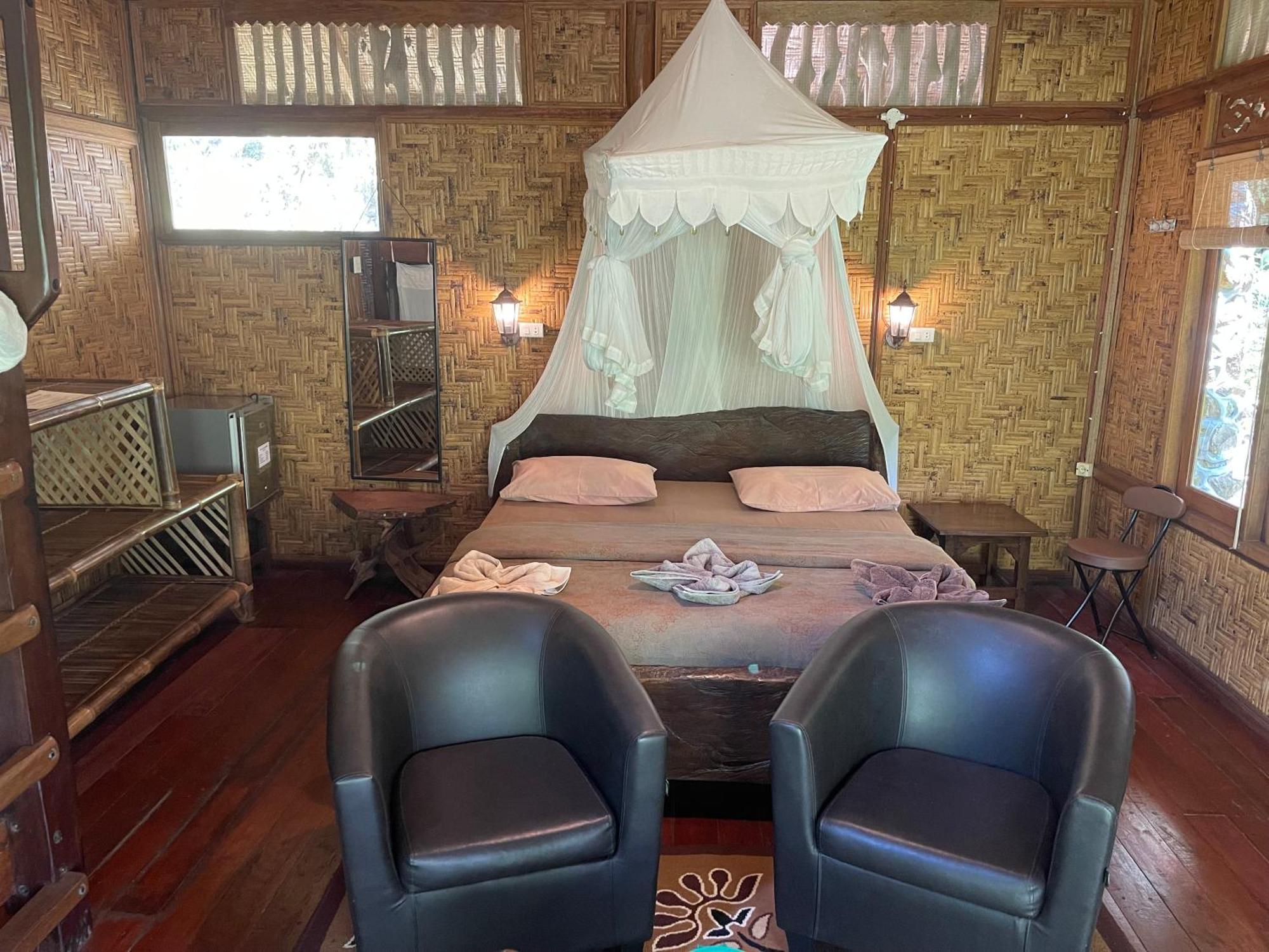 Kupu Kupu Garden Guest House & Cafe Bukit Lawang Ngoại thất bức ảnh
