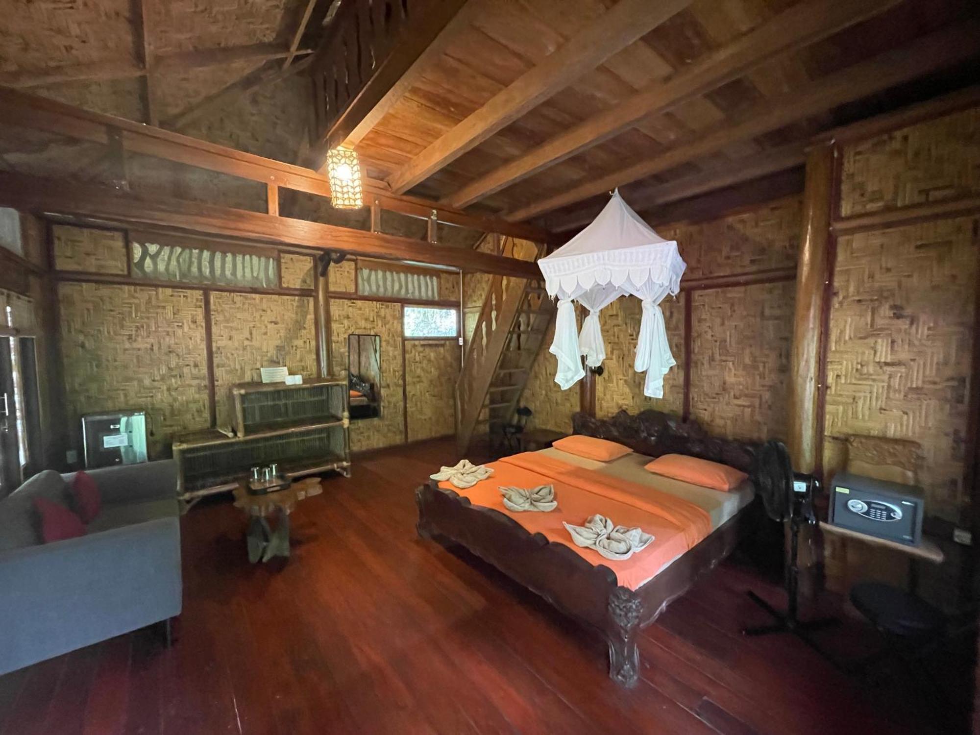 Kupu Kupu Garden Guest House & Cafe Bukit Lawang Ngoại thất bức ảnh