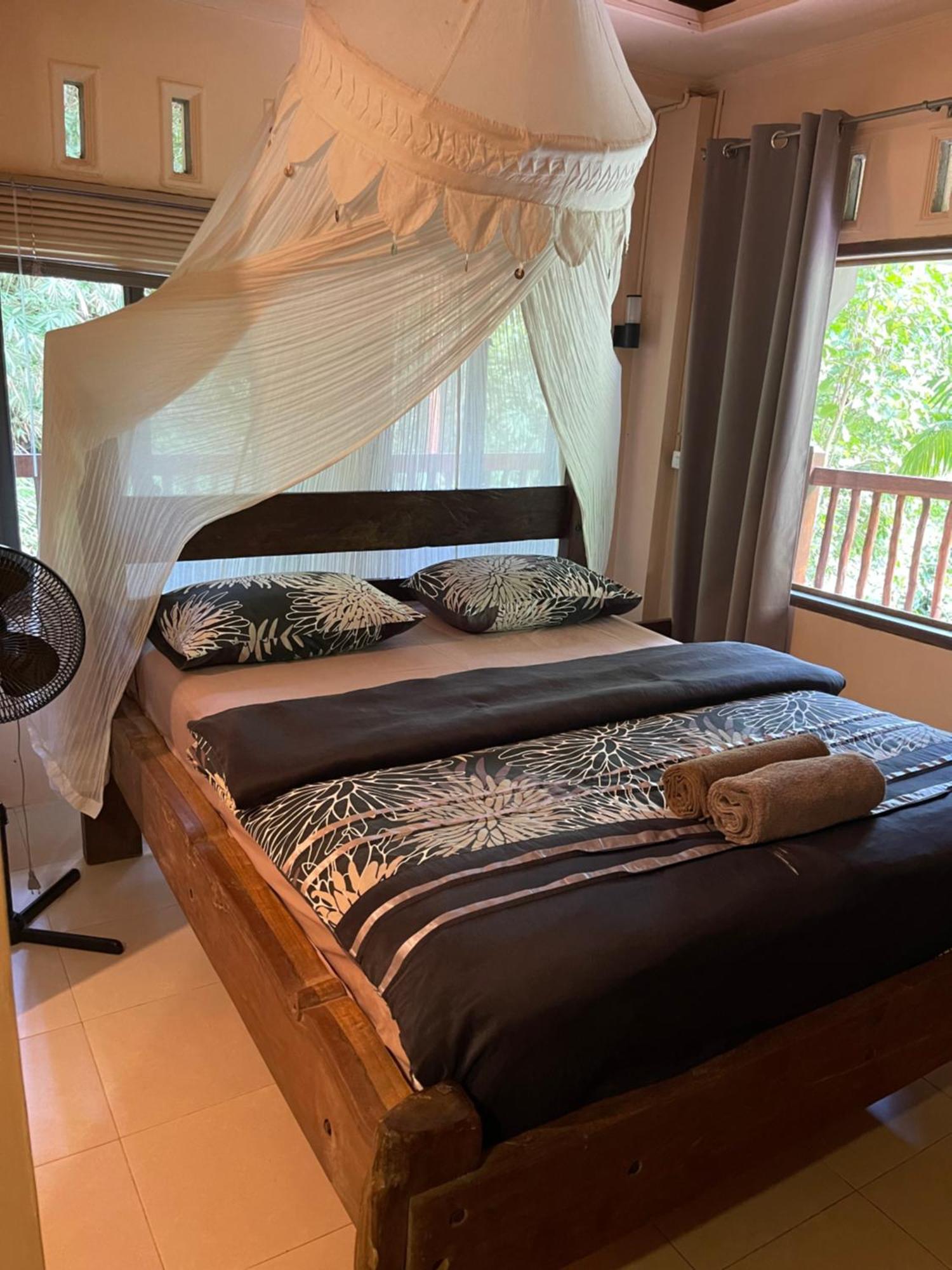 Kupu Kupu Garden Guest House & Cafe Bukit Lawang Ngoại thất bức ảnh
