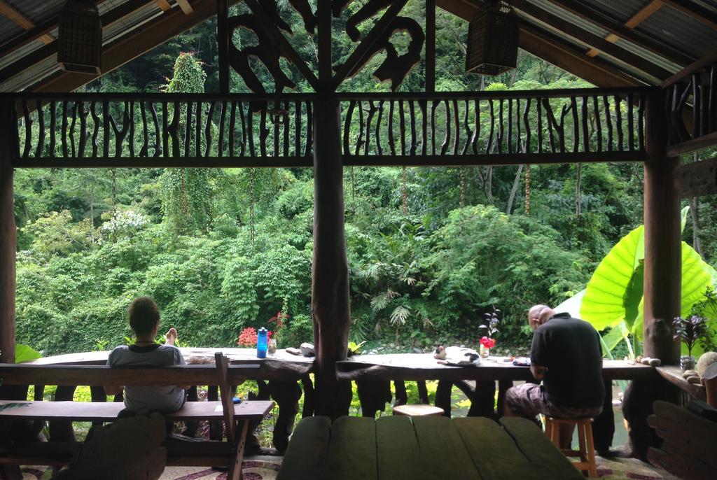Kupu Kupu Garden Guest House & Cafe Bukit Lawang Ngoại thất bức ảnh