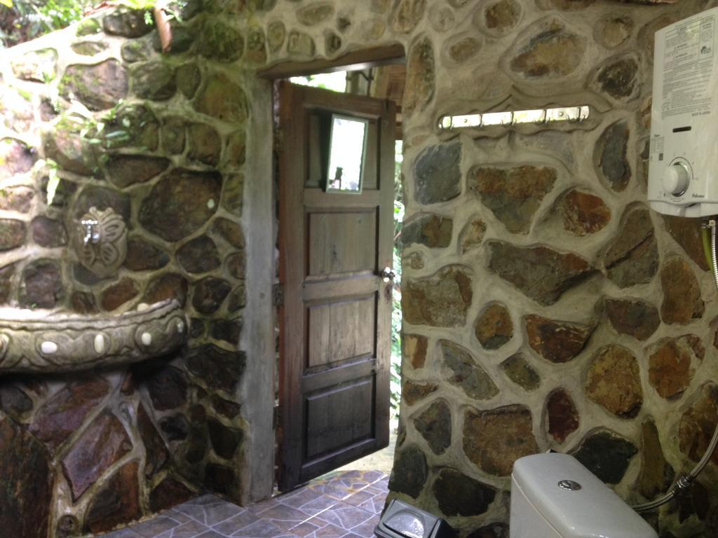 Kupu Kupu Garden Guest House & Cafe Bukit Lawang Ngoại thất bức ảnh