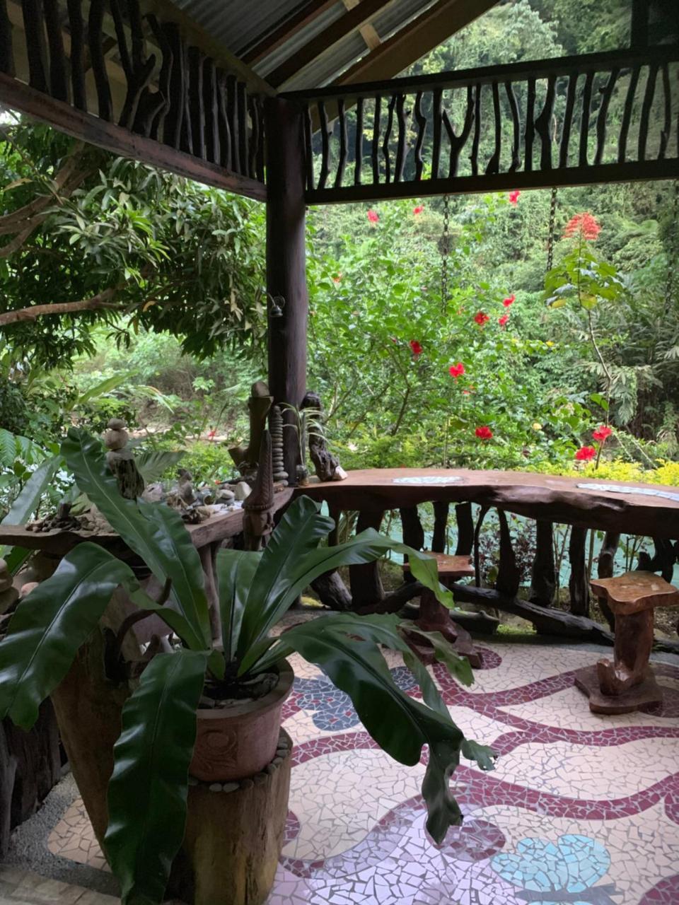 Kupu Kupu Garden Guest House & Cafe Bukit Lawang Ngoại thất bức ảnh