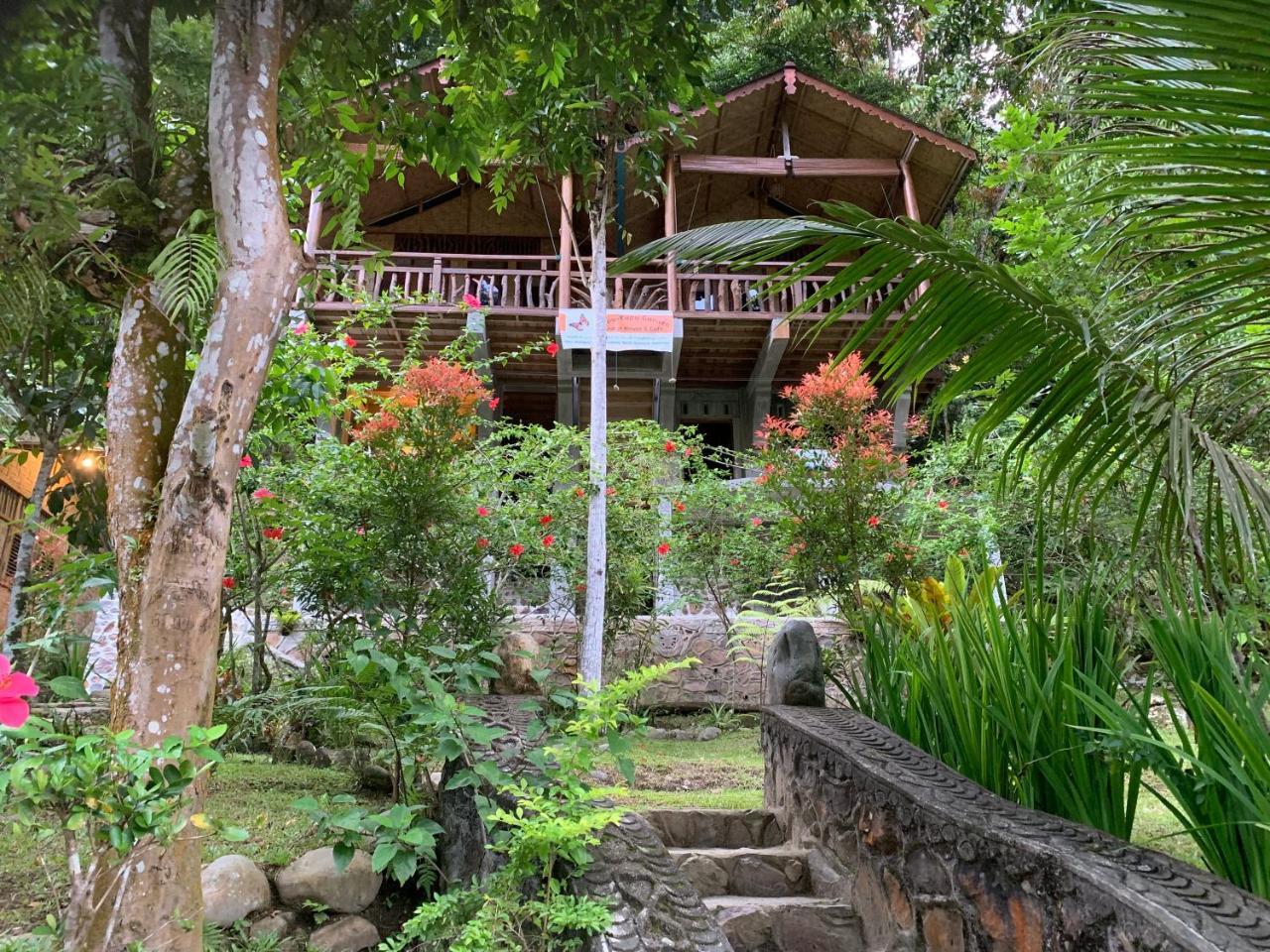 Kupu Kupu Garden Guest House & Cafe Bukit Lawang Ngoại thất bức ảnh