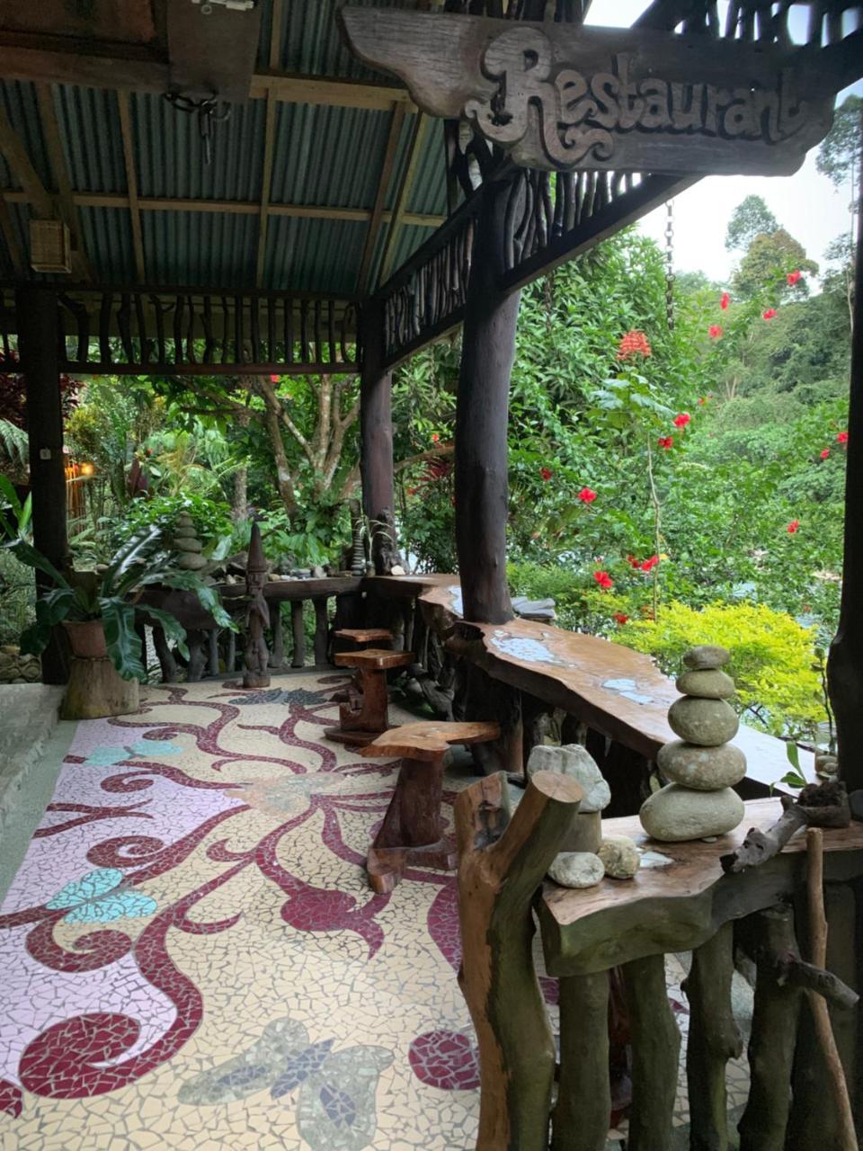Kupu Kupu Garden Guest House & Cafe Bukit Lawang Ngoại thất bức ảnh
