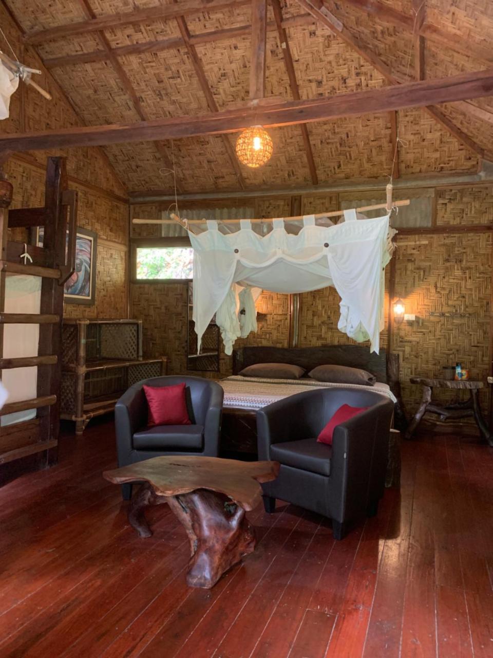 Kupu Kupu Garden Guest House & Cafe Bukit Lawang Ngoại thất bức ảnh