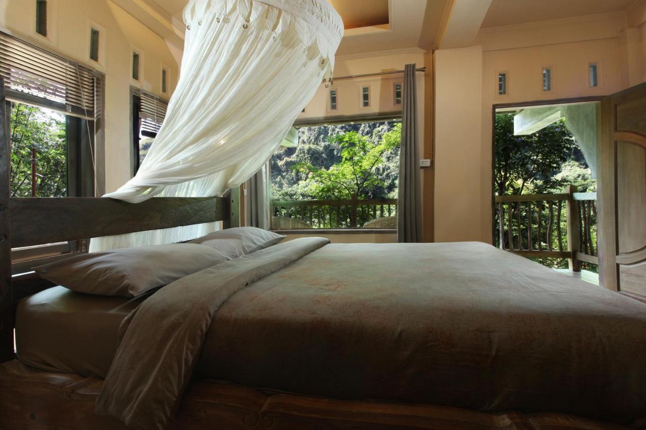 Kupu Kupu Garden Guest House & Cafe Bukit Lawang Ngoại thất bức ảnh