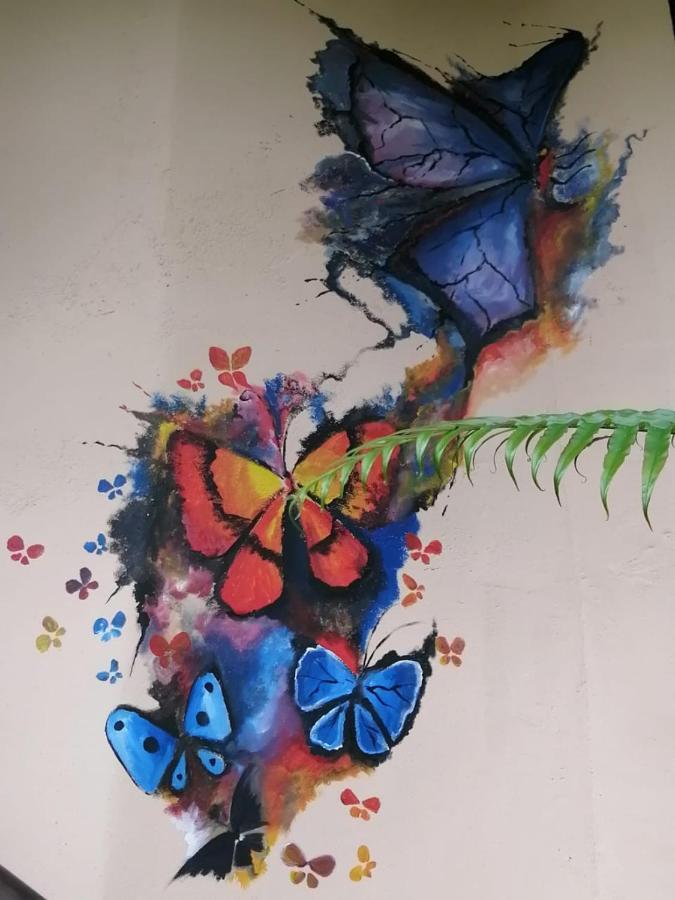 Kupu Kupu Garden Guest House & Cafe Bukit Lawang Ngoại thất bức ảnh